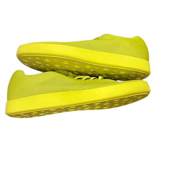 Atoms Yellow Athletic Shoes - Picture 2 of 9